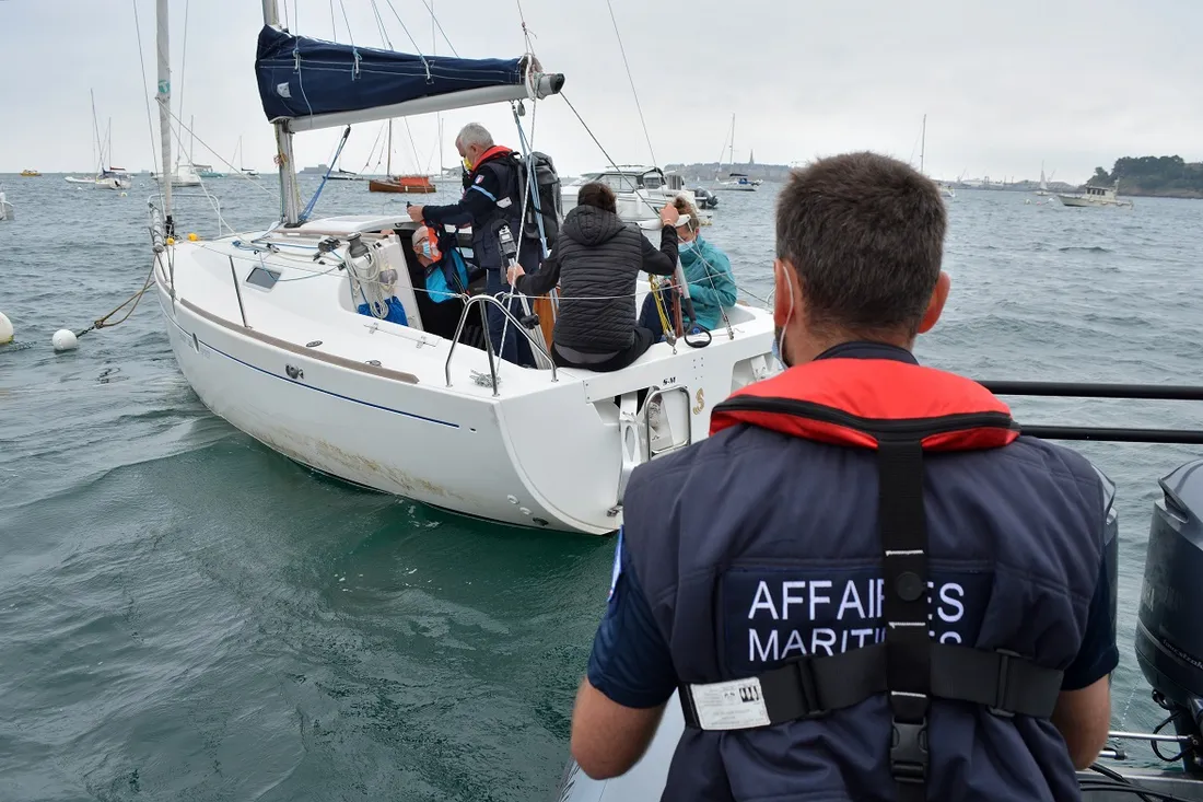 Un contrôle en mer des affaires maritimes 